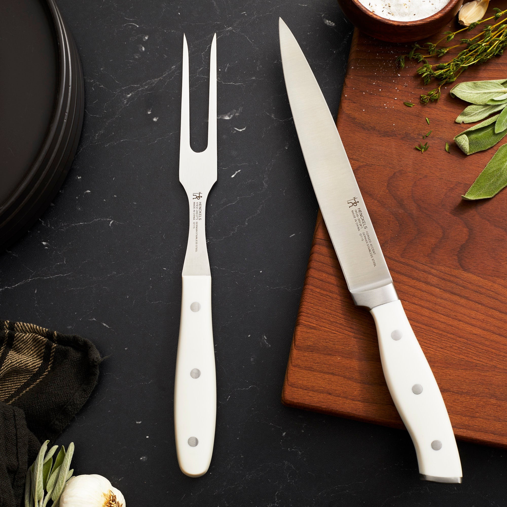 Foreged Accent 2pc Carving Set White